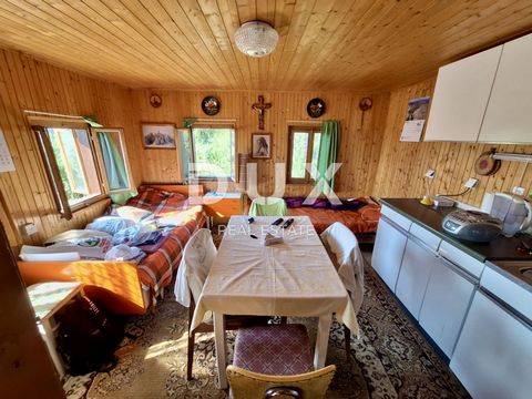 TRAKOŠĆAN, BEDNJA - houten huis met uitzicht op kasteel Trakošćan! Dit prachtige houten huis van eikenhout biedt de ideale combinatie van natuurlijke sfeer en comfort. Met een totale oppervlakte van 36 m² bestaat de woning uit een ruime woonkamer met...