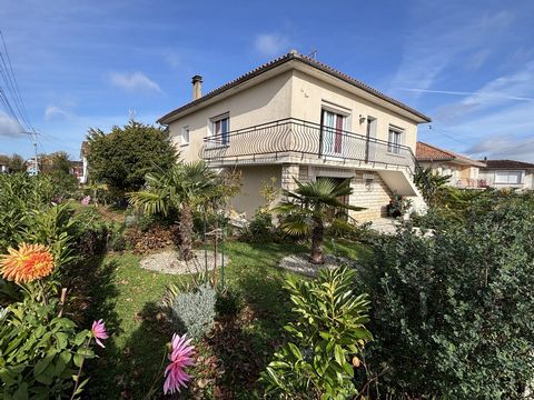 Maison Spacieuse avec Garage et Jardin dans Ruffec