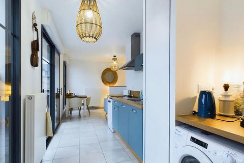 Réveillez-vous au doux clapotis des vagues et à la brise marine dans ce charmant appartement en bord de mer à Pléneuf-Val-André. Idéal pour les couples en quête d'une escapade romantique ou d'un havre de paix, ce studio moderne de 44 m² offre un cadr...