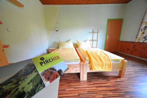 Este apartamento para un máximo de 4 personas está situado en el segundo piso de una casa de vacaciones en Vordernberg, Estiria, directamente en la montaña de aventuras Präbichl, con destinos de excursión ideales para excursionistas, escaladores, esq...