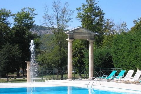 Luxury villa in Montbrun-les-Bains, France with 1 bedroom which can accommodate up to 2 people. The cosy property near the sea is ideal for couples. Lake nearby.With a convenient location, general supplies and restaurants are available in just 1000 m...