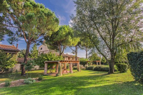 Surrounded by olive trees, vineyards, and forests, this farmhouse in Marsciano has 1 bedroom to accommodate 4 people. It is ideal for a family with children to enjoy a shared swimming pool, terrace, and barbecue. You have many interesting spots to vi...