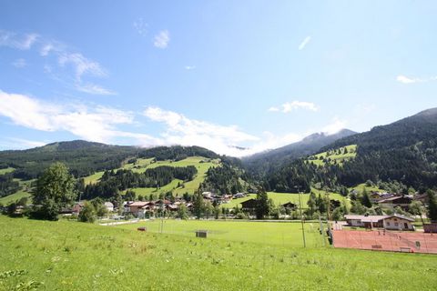 Located near the Salzburger ski area, this premium apartment in Kleinarl can accommodate a family or group of 4. There are 2 bedrooms and comfortable amenities like central heating available for an enjoyable vacation. The cross country starts just st...
