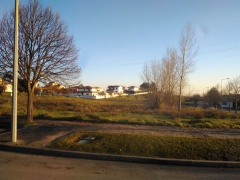 Urban Allotment for villas in Torres Novas LOT 20 - Allotment Permit No. 2/2002 C.M.T.N. Lots of urban land with areas from 600 to 1000 m2 for construction of villas with projects approved for construction areas of 255m2. Urbanization in a privileged...