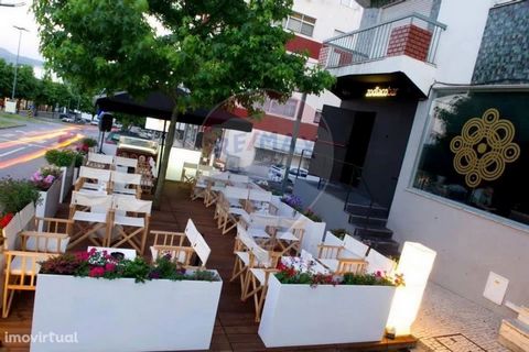 Transfer 60 000 €   Zodiac Bar   Establishment with many years of existence in Póvoa de Lanhoso. Intended for beverage service, with the possibility of using a terrace. Capacity for 20 seats and 30 standing seats with about 100m2.     WHY choose RE/M...