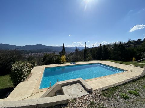 On the heights of Bédarieux, superb detached house of 270m2 on a plot of 9600m2 with swimming pool of 12 X 6! The property is composed of: Ground floor: Kitchen 1 23.8m2, living room 29.7m2, 2 bedrooms 11.6 and 31.3m2, entrance 12.8m2, office 9.2m2, ...