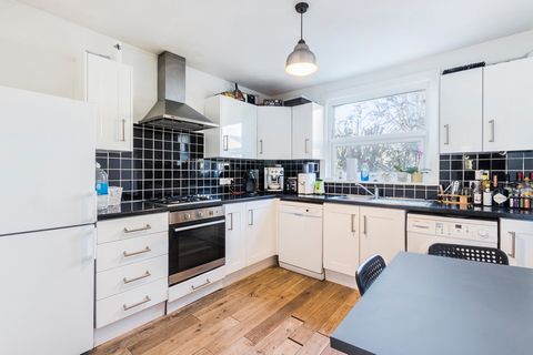A fantastic first and second floor flat forming part of this period property in this highly desirable Wandsworth location with Wandsworth Town Station within walking distance along with a wide variety of shops bars and restaurants on Garratt Lane and...