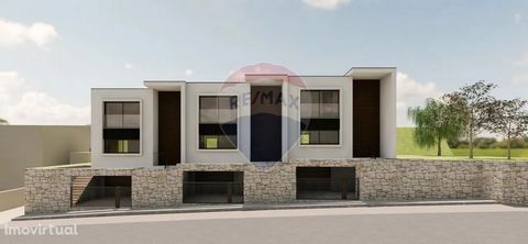 Fabulous 3 bedroom villa; Drawer Twinning; In the initial phase of construction; Consisting of three floors; Basement prepared for garage and storage; R / c with living room, kitchen and bathroom; 1st floor with three bedrooms, one of which has priva...