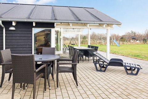 A holiday cottage with an activity room where you can play billiard, table tennis and dart. There is a whirlpool and sauna in one of the bathrooms, and you are only 300 metres from a family friendly beach. Well-equipped kitchen with everything you ne...