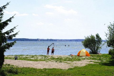 Modern and comfortably furnished holiday homes on a fenced property in a small and family-friendly holiday complex with 15 houses, just under 100 m from the shore of Lake Kummerow with a natural beach and bathing area. The highlight for the little gu...
