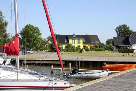 While small waves gently splash in the Bodden and boats gently rock in the harbor, you can relax in the semi-detached house with a view of the water. Lovers of maritime atmospheres will get their money's worth in this vacation home. The spacious half...