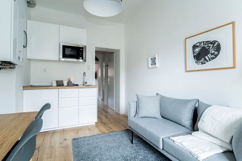 Dieses schöne 2 Raum Appartement mit kleinem Balkon im Hinterhof und ist dadurch sehr ruhig gelegen und befindet sich im schönen Stadtteil Oberbilk nahe des Lessingsplatzes .Moderne Restaurants, Trend bar und gemütliche Szene Cafes finden Sie in der ...