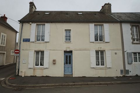 Your ADDE Immobilier firm offers for sale: Key features: Type: Stone Townhouse Location: Bayeux (14400) Living room: Living room with a fireplace, creating a warm and friendly atmosphere. Kitchen: Large equipped kitchen, ideal for food lovers and fam...
