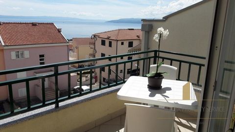 This beautiful house in the Mediterranean style is located in the western part of the town of Makarska, only 650 m away from the nearest beach and crystal clear sea. With a living space of 411 m2, this property offers 6 apartments spread over three f...