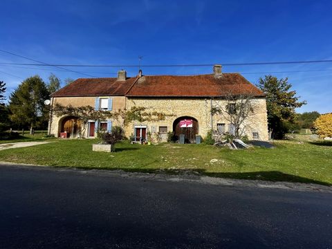 VERAN Real Estate, offers you in EXCLUSIVITY! This village house located in Renaucourt. It is a house that consists of a renovated part that represents 90 m2, There will be 2 bedrooms, living room, living room, kitchen .. Waiting at home, you will fi...