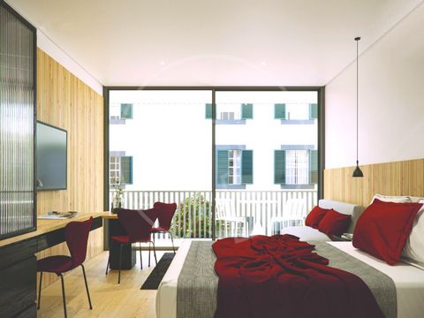 Magnífico estudio con balcón en el centro de la ciudad de Funchal. Con una superficie bruta de 30,2 m2, este apartamento consta de salón, cocina americana y baño. Con un 3% de rentabilidad garantizada El desarrollo Funchal I es un condominio privado ...