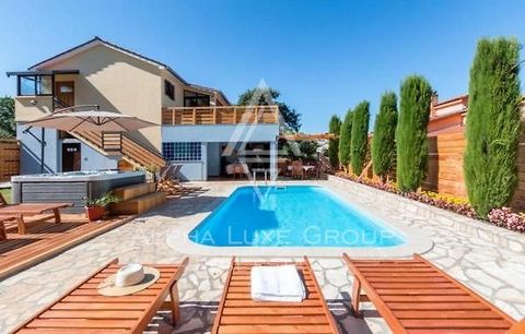Discover the allure of Istria, Loborika - A sublime villa for family serenity Welcome to the peaceful retreat of Loborika, a serene village nestled near Pula in the heart of Istria, presenting a splendid villa designed for the quintessential family l...