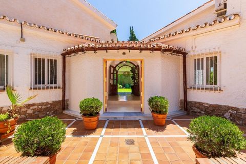 This spacious 4 bedroom villa is ideally located just 700 metres (a 10 minute walk) to the popular sandy beaches of La Carihuela. The train station and local shops and supermarkets are even less than a 5 minute walk away! The villa is located on an 8...