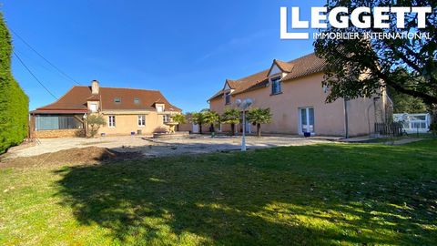 120318JTO24 - Charming property composed of two houses (one of which is a gite), the houses are stone built and covered with rendering, dating from the 1911. You will find a covered swimming pool and a large garden of around 7185m² with barbecue area...