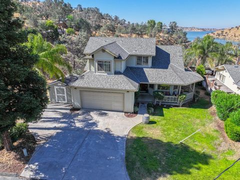 Move in ready with home and pest inspection reports available.Here is your opportunity to own this one-of-a-kind lake home with captivating views. No HOA'S. Close proximity to picnic area/multiple hiking trails. The family room opens to the kitchen a...