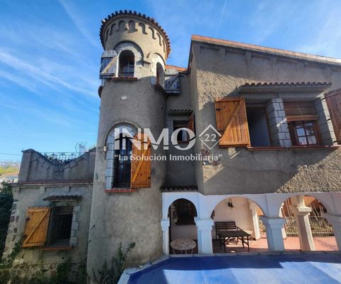 Urban property in Les Barqueres de Alforja urbanization. The house of 166m2 is distributed between three bedrooms, two of them doubles, independent kitchen, bathroom, toilet, attic and living-dining room; The electrical installation has been updated....