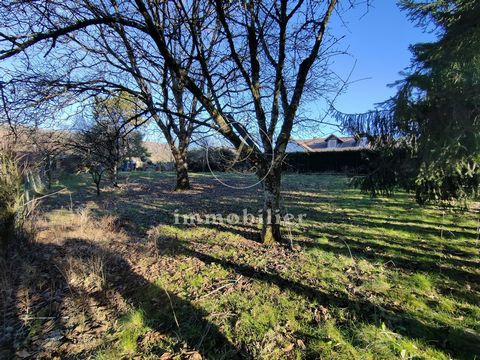 The agency L. IMMOBILIER offers you a building land not serviced with an area of 926m2 then located Route des Grandes Vignes in LUSANS. The application for the urban planning certificate is made and the soil study will be carried out for the sales ag...