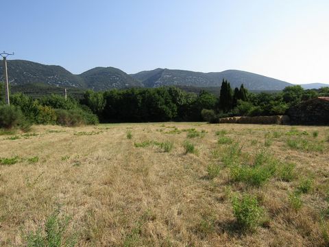 Caudiès-de-fenouillèdes, beautiful plot of more than 7000 m2 with trees below a river. The plot has a building pitch of 728 m2 for construction in 4 faces. Ideal for nature lovers without the constraints of the city. Below the land a river which you ...