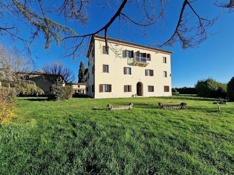 This stately property has everything to make the hearts of lovers of the Chianti region beat faster. It consists of a total of four buildings, three of which comprise a total of 24 vacation apartments and 6 rooms, each with its own bathroom. A few hu...