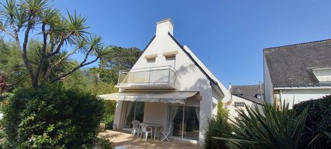 250 meters from the large beach, In one of the most sought-after areas of CARNAC, In the heart of a beautiful garden with trees and flowers. This house has 5 bedrooms, one of which is on the ground floor; living room with fireplace 50 m2 . garage. DP...