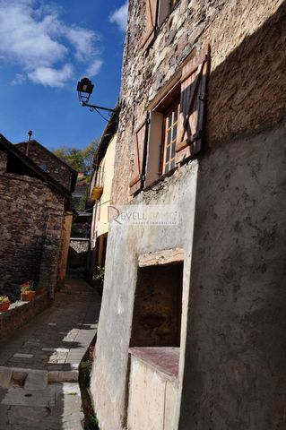 Heart-wrenching house! Village house, with doll's house proportions, ideal for a pied-à-terre in the mountains, not far from the resorts of the Tinée (La Colmiane, Auron, Isola, Roubion), and 1h30 from Nice. For lovers of the great outdoors, hiking, ...