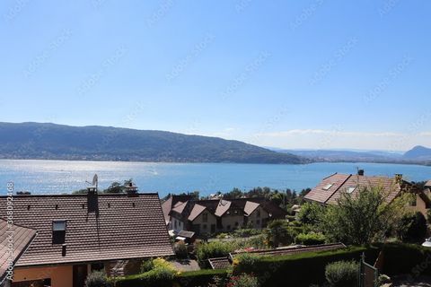 Veyrier-du-Lac - Building land of 2000 m2 free builder Very rare land in this little corner of paradise with lake and mountain views. Floor space coefficient: 0.1 which allows a construction at the height of the place (more than 250m2 of living space...