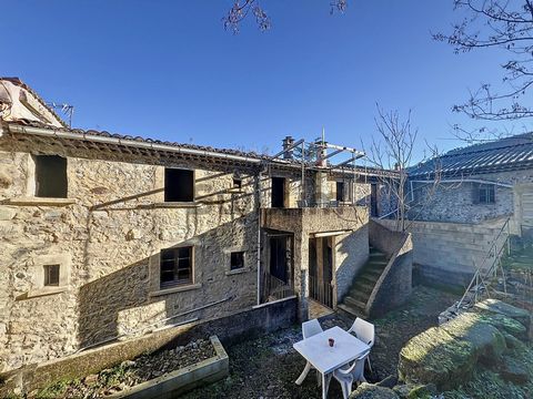 It is in the village of Molières-sur-Cèze, located 7km from St Ambroix, that we invite you to discover exclusively, this stone village house on 4 levels, totalling 300m2 surrounded by a plot of 292m2. At the front, a garden or pakring area for at lea...