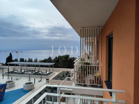 Location: Primorsko-goranska županija, Rijeka, Kantrida. We are selling an apartment in Kantrida, in a newly built skyscraper with a beautiful view of Kvarner. Close to the beach, public transport, bypass and all facilities. The apartment has three b...