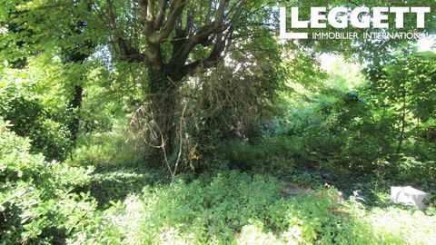 A27218DPE93 - Paris - Montreuil (93) - Building land - Between Croix de Chavaux Metro (L9) and Vincennes boundary - 121m2 with 31m2 garage to demolish, backing onto wooded land. RARE IN THE AREA. Located 6 minutes walk from the metro in a highly soug...