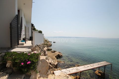 Stobreč, in a stone house, an apartment on three floors with a total usable area of 180m2 with direct access to the beach. The first floor consists of a kitchen, a dining room with a living room, a bedroom, a bathroom and a terrace with a view of the...