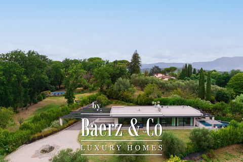 Inserted in a hilly landscape area of Lucca without any kind of acoustic and visual pollution, in a panoramic position. Baerz & Co offers for sale a modern design villa recently built and renovated, like new. A beautiful architectural contrast that b...