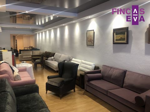IDEAL INVESTORS. This premises has 161m2 built and 150m2 useful according to cadastre. It is a ground floor, the premises are accessed from the street and it is an open and long space. At the end of the premises we have three spaces, one used as an o...