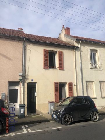 Montluçon: Close to shops, ideal rental investment or first purchase. Townhouse composed of kitchen, living room overlooking courtyard upstairs large landing office, 1 bedroom, shower room and toilet. Contact your Endie Immobilier advisor: Edouard FO...
