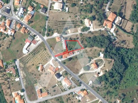 Land situated in Arrabal, in a very quiet area surrounded by villas, 16 minutes from the center of Leiria. The Land, has 950 m2, with the possibility of occupation of 570 m2, with a service and is implemented in a residential space grade II, which ac...