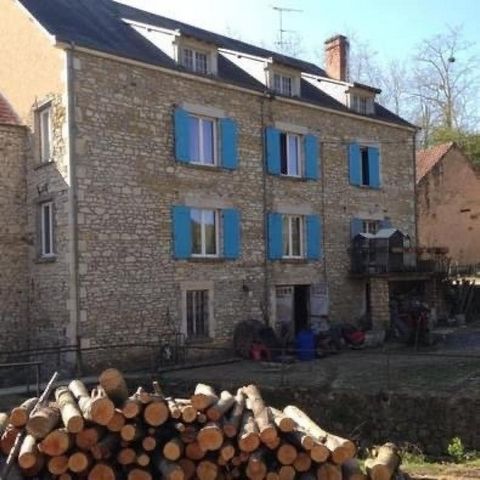 Welcome to this magnificent renovated mill, offering over 500 square meters of living space, nestled in the heart of an enchanting natural setting. This property provides you with the opportunity to customize your dream home in an idyllic environment...