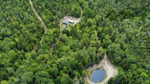 Are you interested in nearly 850,000 square feet of land? This is a beautiful place for you where you will find peace and quiet and contact with nature. A forest camp, a garage and a shed at your disposal and a lake for fishing. All this, a few minut...