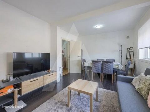 Refurbished 2 bedroom apartment located in Olho d ́Água, Esgueira. Apartment consisting of: - Entrance hall; - Large living room; - Equipped kitchen with sunroom; - Two bedrooms with built-in wardrobes; - A full bathroom. Having already been refurbis...