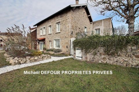 Les Villettes 43600 maison en pierre d'environ 122 m² habitables 3 chambres avec espace bureau sur environ 300 m² de terrain prix de vente 316 000 euros présentée par Michaël DEFOUR O6 49 09 83 40. Secteur Trevas à 4 km de Monistrol-sur-Loire et de l...