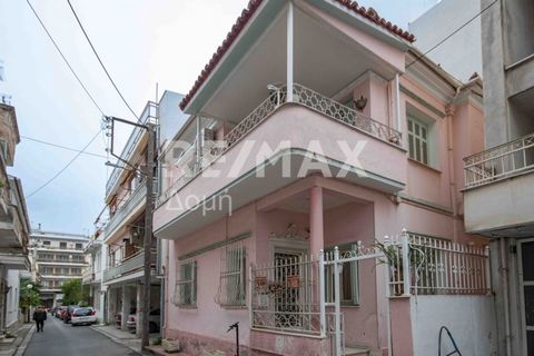 Real estate consultant Rigas Stylas, member of the Sianos Papageorgiou team and the RE/MAX Domi office. Property code: 25306-9996 Available for sale exclusively by our group maisonette in the center of Volos, just 57 meters from the sea. Built in 196...