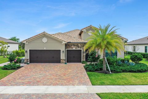 This beautiful 3 Bdrm/Den (possible 4 Bdrm), 3 Bath Estate home, on 1/3 Acre, is located in desirable Palm Beach Gardens. It features a luxurious heated salt chlorinated pool with large Travertine Paver Deck, perfect for relaxing and entertaining. Th...