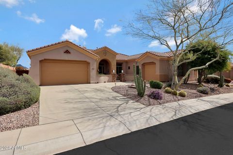 SPECTACULAR GOLF COURSE AND MOUNTAIN VIEWS! Come see this beautifully updated, expertly maintained, much loved and gently used home. The home and backyard are an entertainer's dream. From the kitchen and cooking facilities to the social areas, the bu...