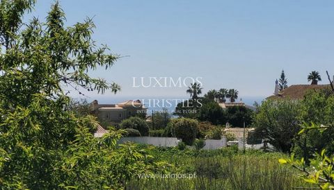 A large urban plot with 1.275 m2 , for the construction of a detached villa with a pool in Praia de Luz, Lagos, only a few minutes drive to the beach. The plot is located within a quiet urbanization , which offers an ideal location to build your resi...