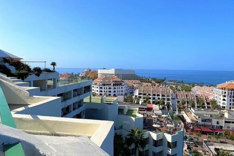 Enjoy the wonderful climate of the Canary Islands in this unique penthouse on the 9th floor. The 32m2 private terrace with sun loungers and electric blinds offers breathtaking panoramic views of the Atlantic. Marvel at the beauty of the sunset and th...