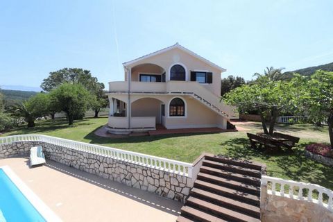 Villa  plus apartment house in a great location on Rab island in Supetarska Draga!    The villa was built in 2008. It consists of ground and first floor. The ground floor is designed as a gym with sauna which also has one guest bedroom with private b...