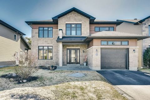 Magnificent 2-story house of almost 2200 square feet, 4 bedrooms and 2 bathrooms upstairs, large master bedroom with private bathroom. Open concept on the ground floor with 9 foot ceilings, large kitchen with PVC cabinets and island, family room with...